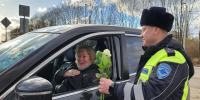 Букеты белых роз вместо взысканий получили женщины-водители в Кашире - Regions.Ru